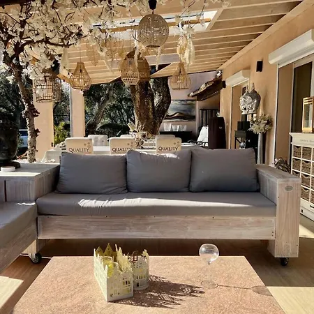 Entassi Comfortable Villa